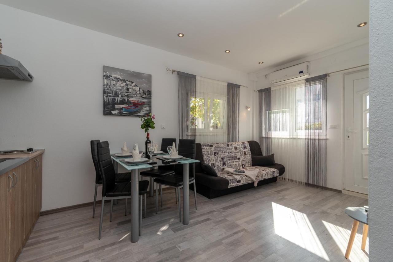 Apartments Bruna โตรกีร์ ภายนอก รูปภาพ