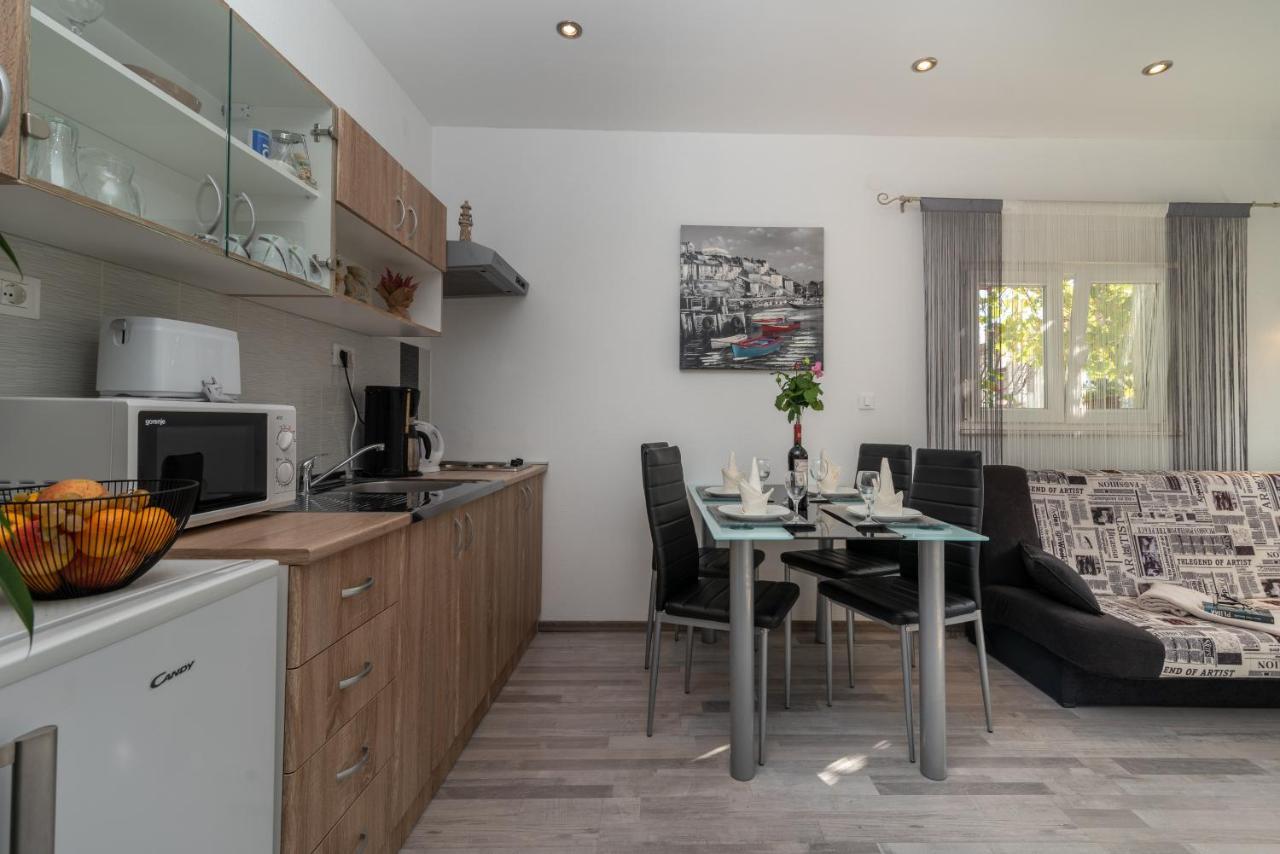 Apartments Bruna โตรกีร์ ภายนอก รูปภาพ