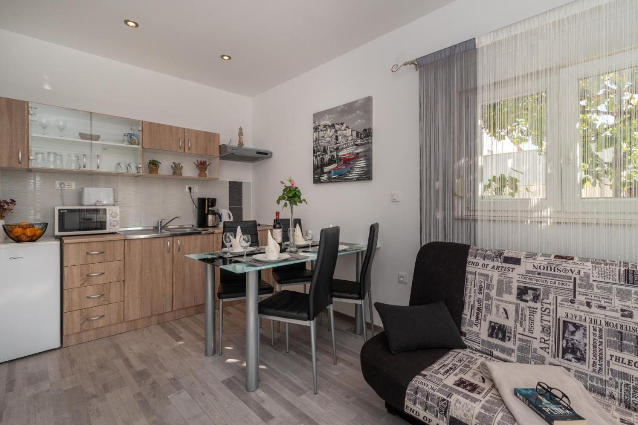 Apartments Bruna โตรกีร์ ภายนอก รูปภาพ