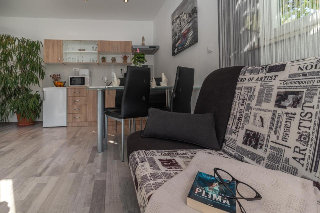 Apartments Bruna โตรกีร์ ภายนอก รูปภาพ