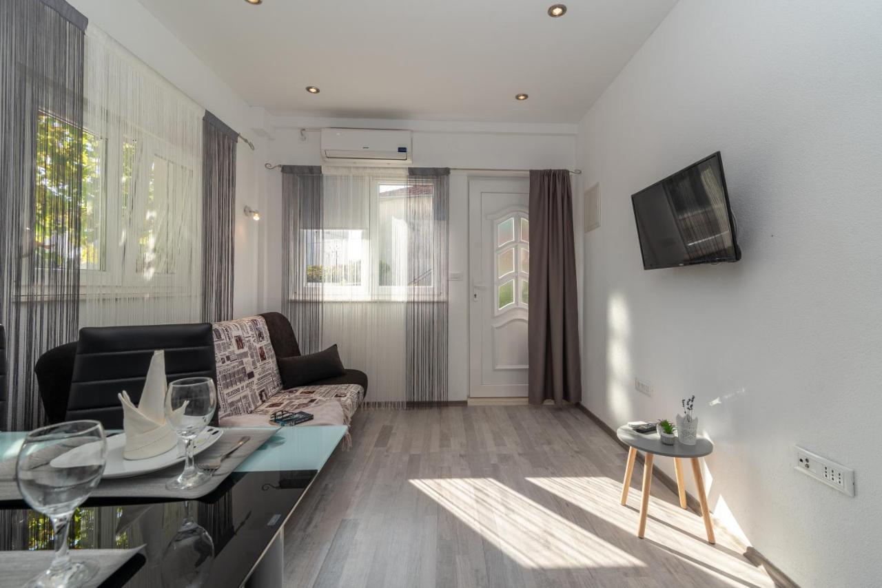 Apartments Bruna โตรกีร์ ภายนอก รูปภาพ