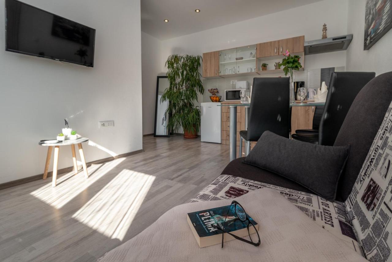 Apartments Bruna โตรกีร์ ภายนอก รูปภาพ