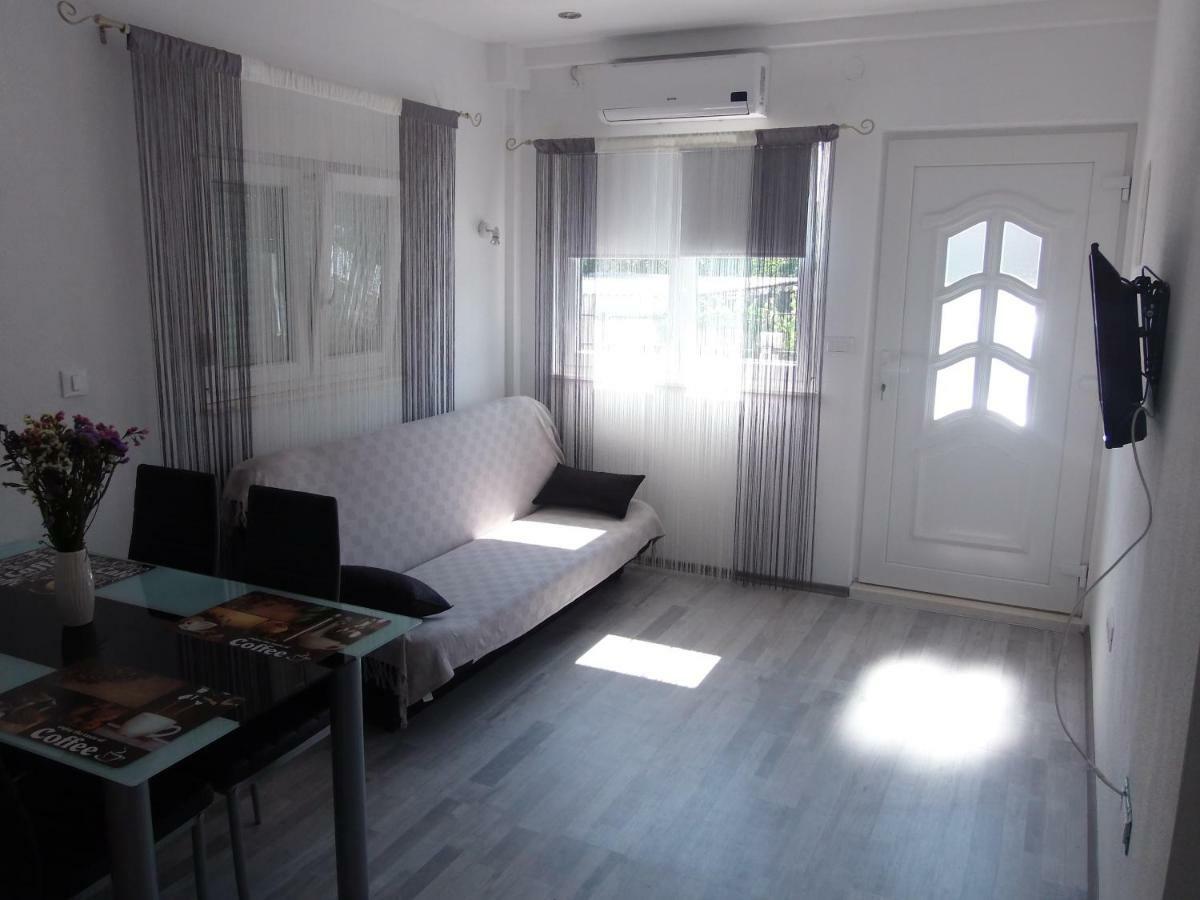 Apartments Bruna โตรกีร์ ภายนอก รูปภาพ