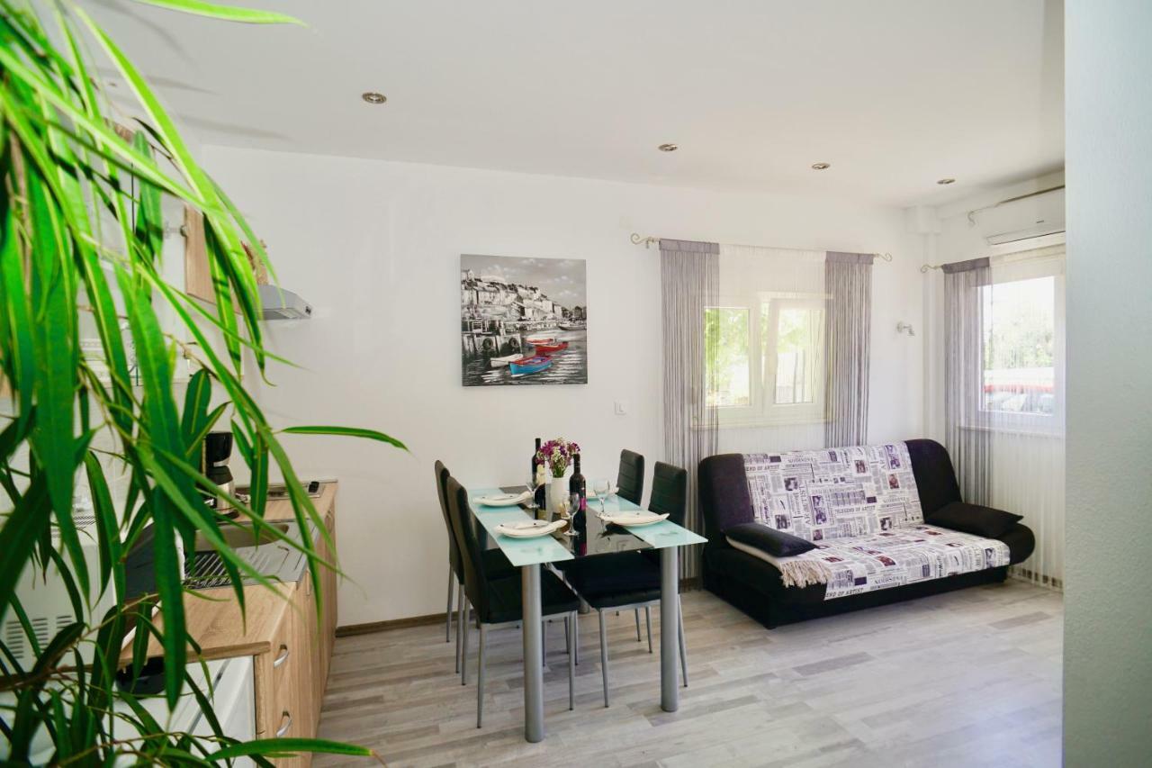 Apartments Bruna โตรกีร์ ภายนอก รูปภาพ