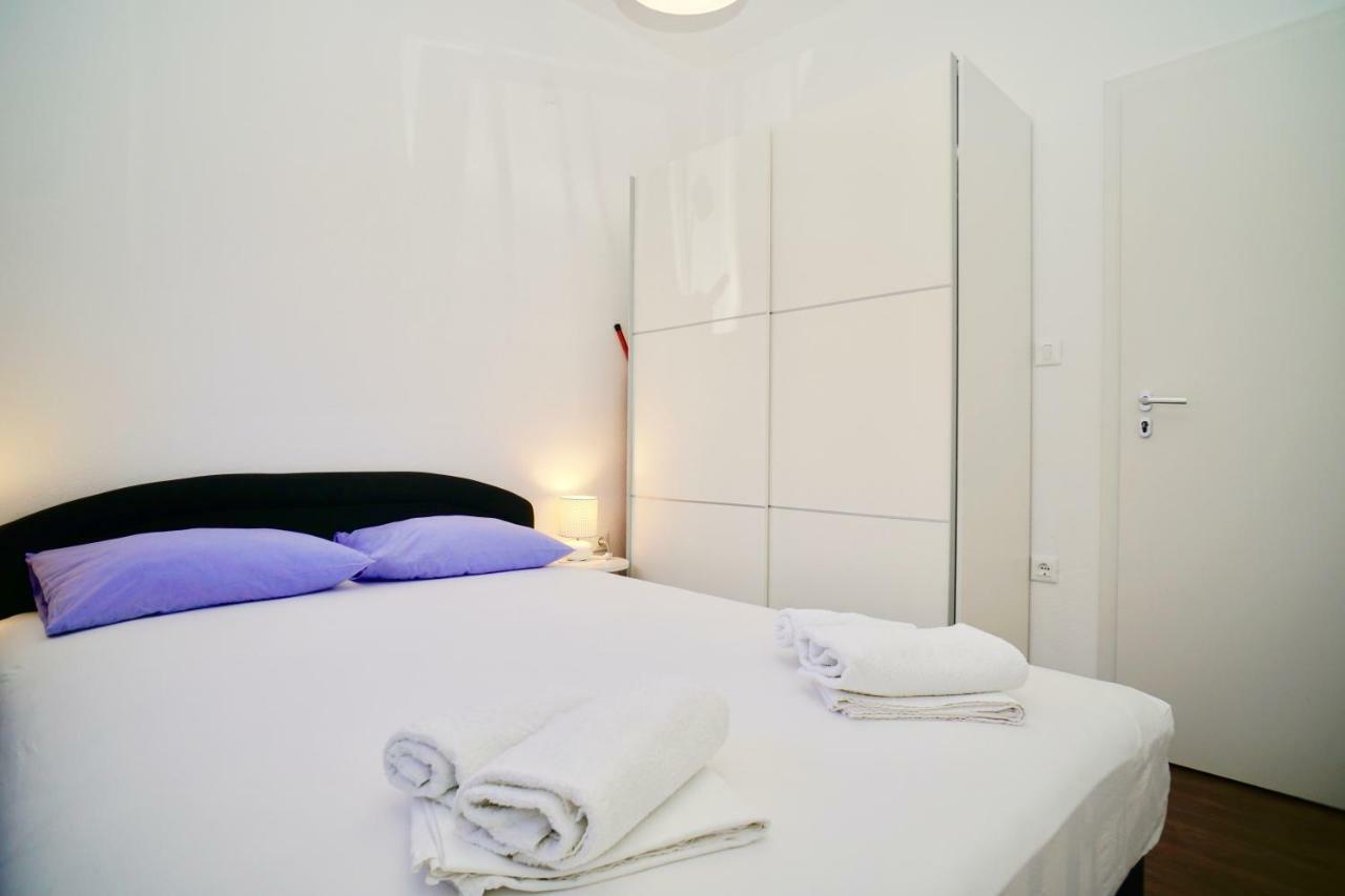 Apartments Bruna โตรกีร์ ภายนอก รูปภาพ