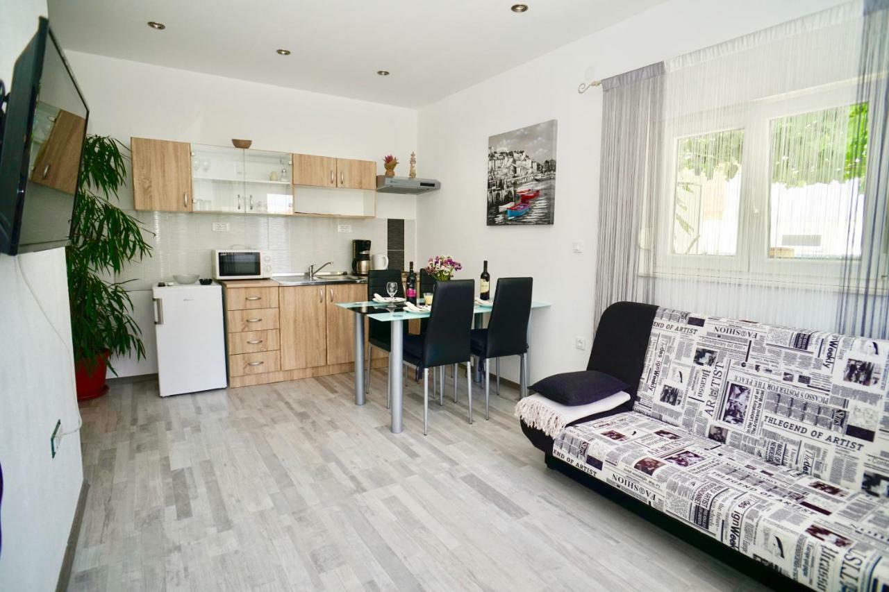 Apartments Bruna โตรกีร์ ภายนอก รูปภาพ