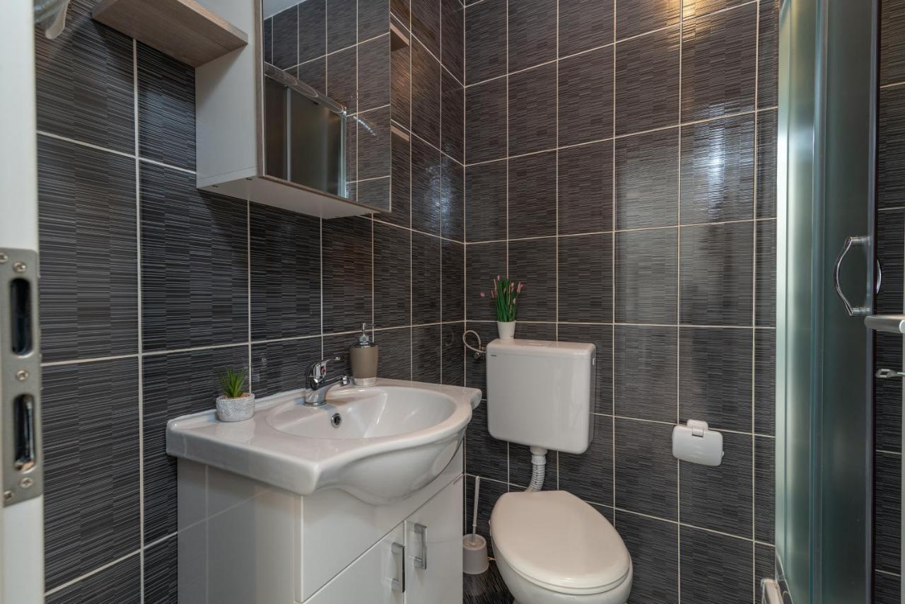 Apartments Bruna โตรกีร์ ภายนอก รูปภาพ
