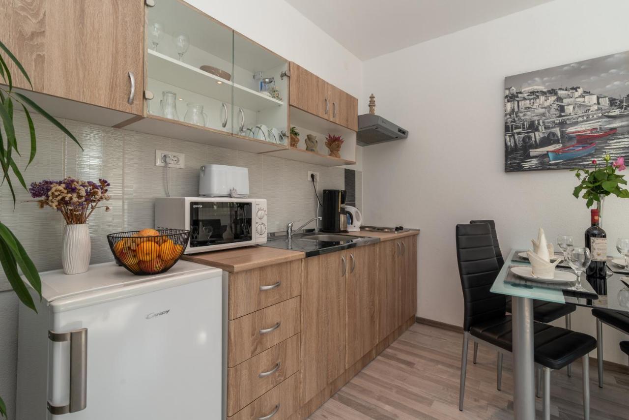Apartments Bruna โตรกีร์ ภายนอก รูปภาพ