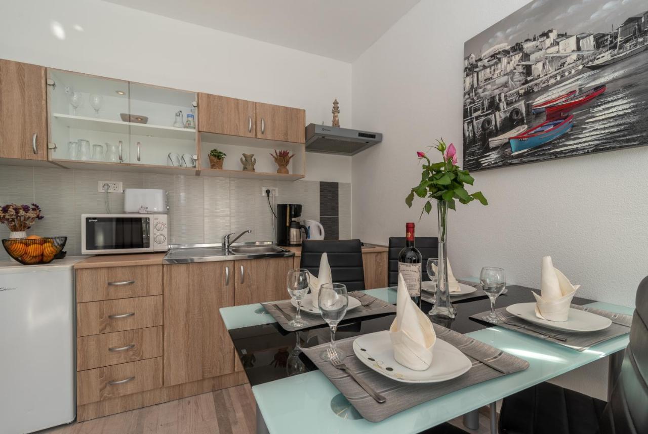 Apartments Bruna โตรกีร์ ภายนอก รูปภาพ