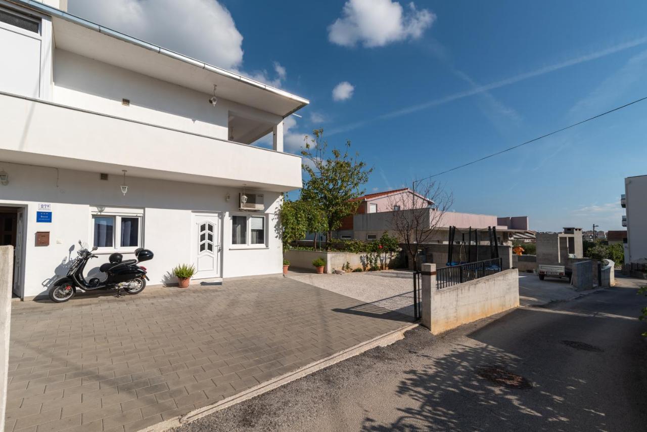 Apartments Bruna โตรกีร์ ภายนอก รูปภาพ